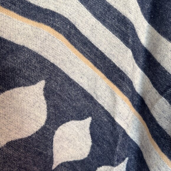 Aztec Design Poncho - Picture 2 of 3